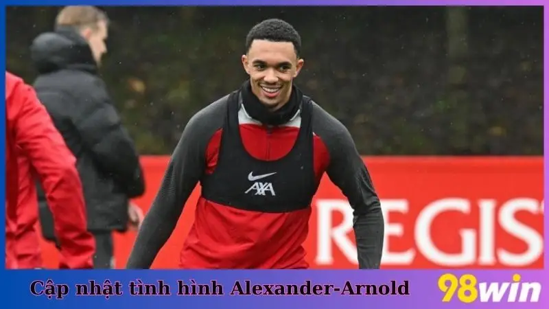 HLV Arne Slot lo lắng về tình hình chấn thương của Alexander-Arnold